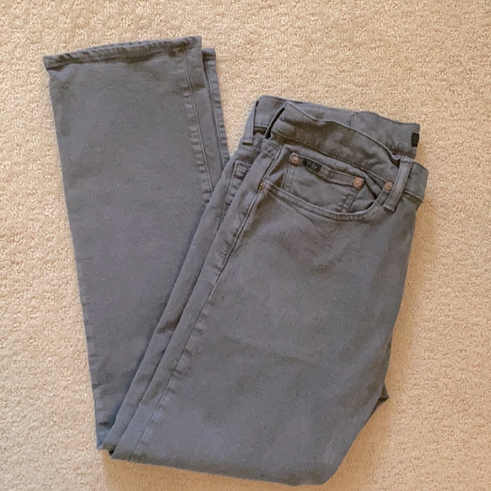 Men’s gray polo jeans